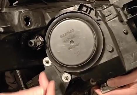Read more about the article How to change the bulb on the C6 headlamp